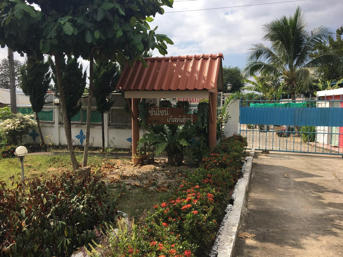 Sunshine Guesthouse Mae Sot Exteriör bild