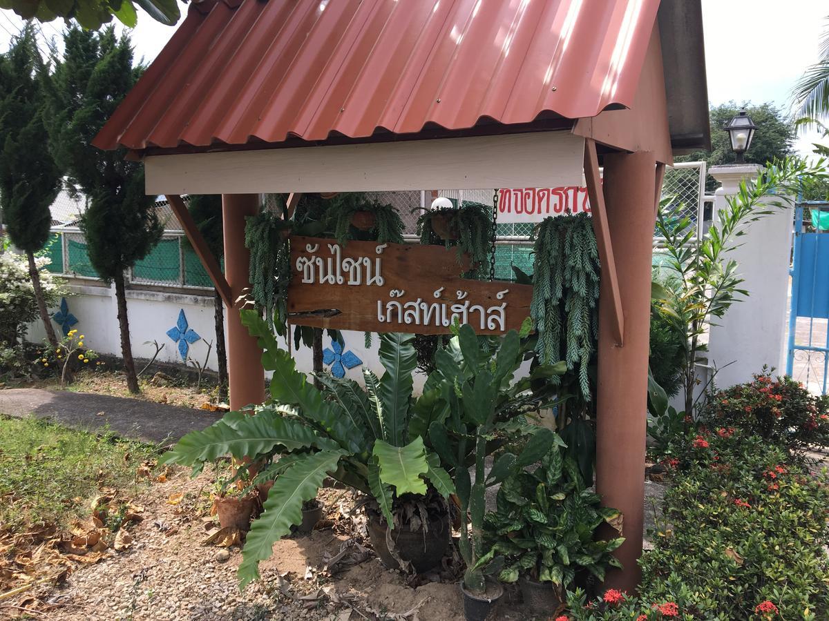 Sunshine Guesthouse Mae Sot Exteriör bild