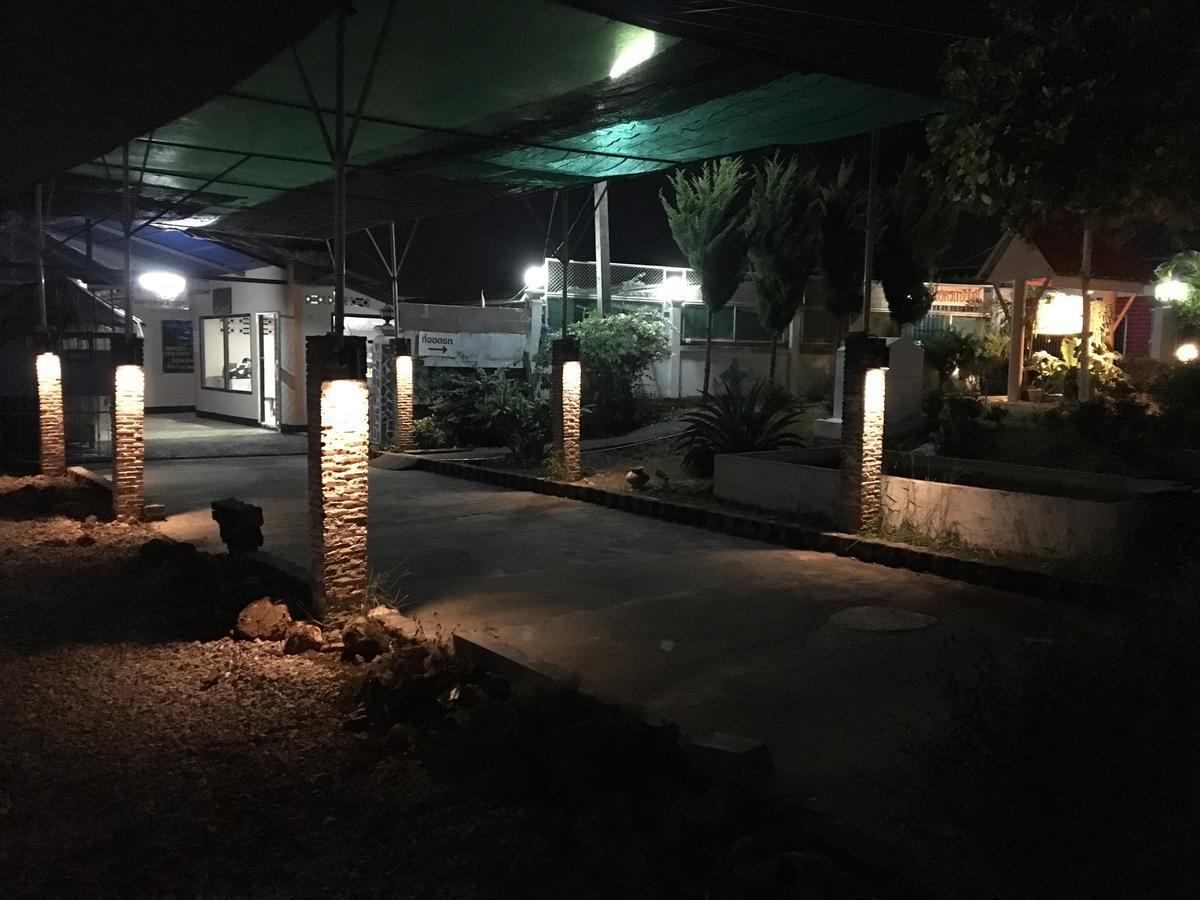 Sunshine Guesthouse Mae Sot Exteriör bild